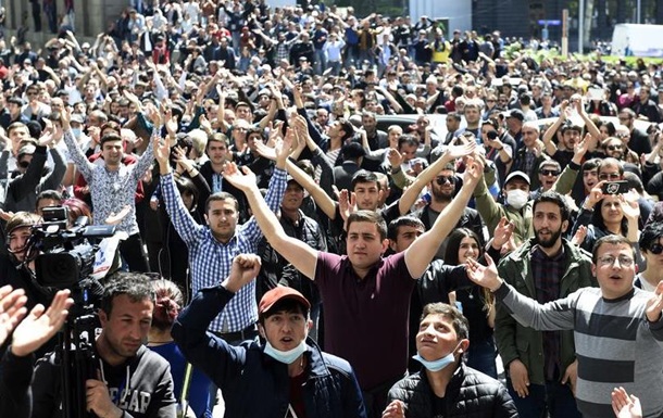 У протестах проти Саргсяна в Єревані взяли участь десятки тисяч людей