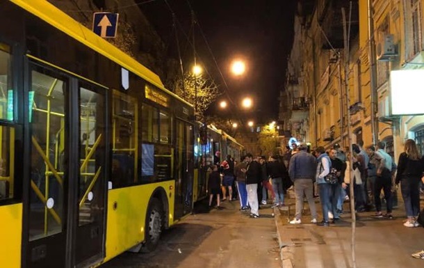 У Києві в тролейбусі сталася різанина