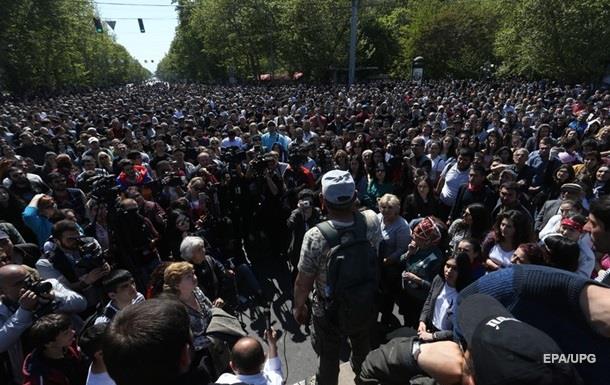 Протестувальники у Вірменії відмовилися вести переговори
