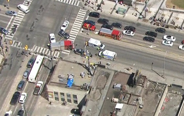 При наїзді вантажівки в Торонто загинули п ятеро людей - ЗМІ