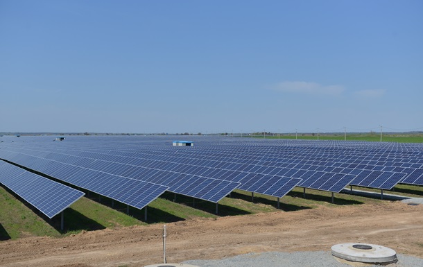 В Украине запустили первую очередь крупнейшей солнечной электростанции