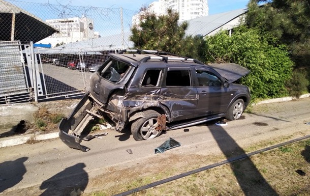В Одессе столкнулись автомобиль и трамвай
