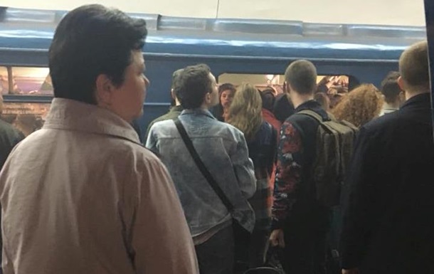 Київське метро сповільнене через задимлення - ЗМІ