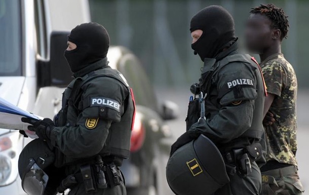 У Німеччині поліція провела операцію у таборі для біженців