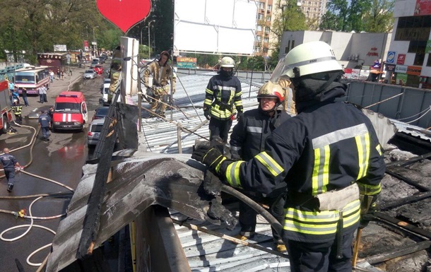 В Киеве на проспекте Победы горел магазин