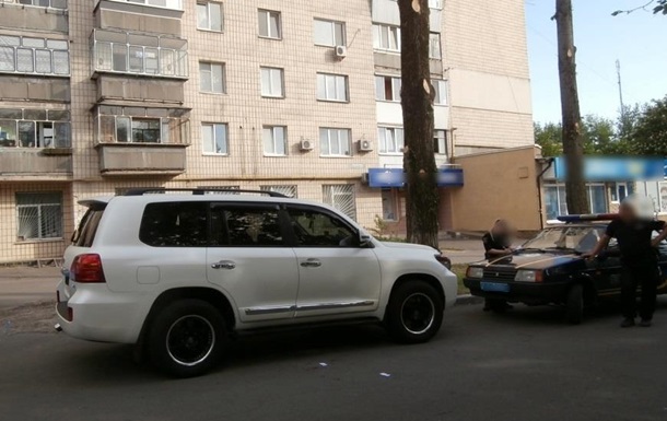 Под Киевом ограбление со стрельбой, пострадал полицейский