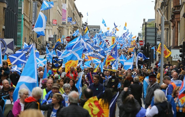 В Глазго десятки тысяч людей требовали независимости Шотландии