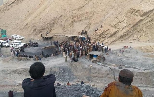 В Пакистане в результате обрушения двух шахт погибли 18 человек