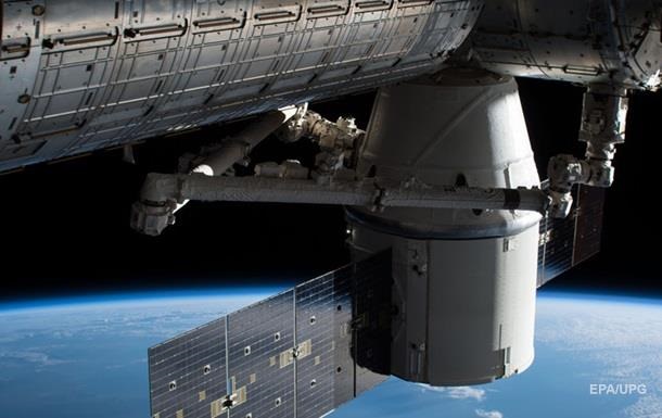 Космічна вантажівка Dragon успішно повернулася з МКС