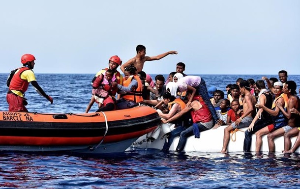Майже 500 мігрантів врятували у Середземному морі поблизу Іспанії