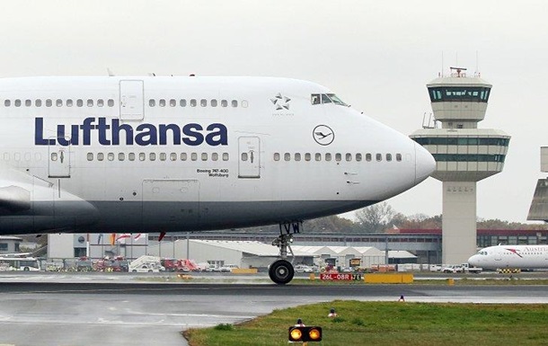 Отказал двигатель: самолет со 158 пассажирами экстренно сел в Берлине