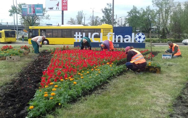 Киев украшают цветочными панно к финалу ЛЧ