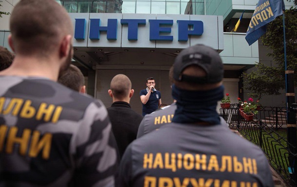 Нацкорпус заблокировал здание телеканала Интер