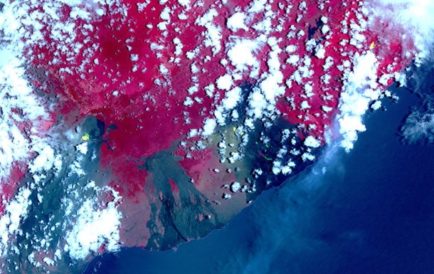 Извержение вулкана на Гавайях показали из космоса