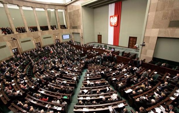 Польским депутатам урежут зарплаты на 20%