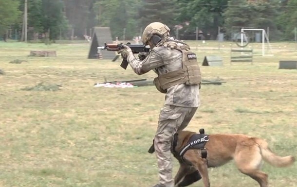 Во Львовской области подготовили собак-штурмовиков для спецназа