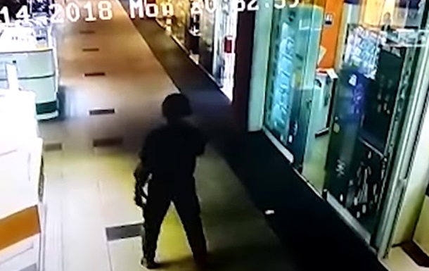 З явилося відео пограбування ювелірного магазину в Херсоні