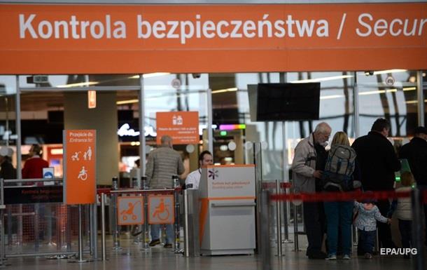 У Варшаві екстрено сів літак через смерть пасажира