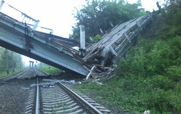 В ЛНР рухнул мост