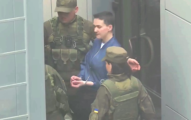 Савченко на автозаку привезли до суду