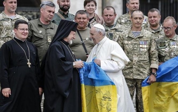 Папа Римский молится за мир для  дорогой украинской земли 