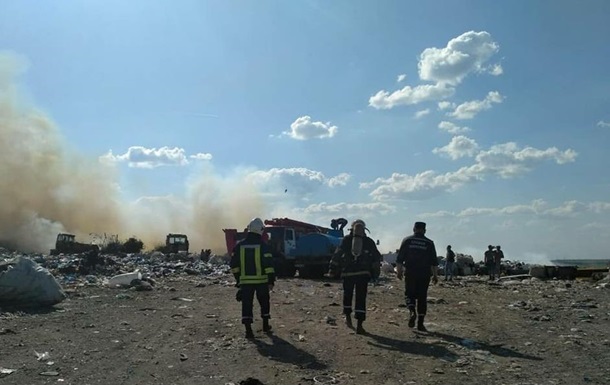 Рятувальники локалізували пожежу на звалищі в Миколаєві