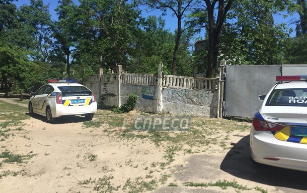 У Києві загинув чоловік, впавши з будинку