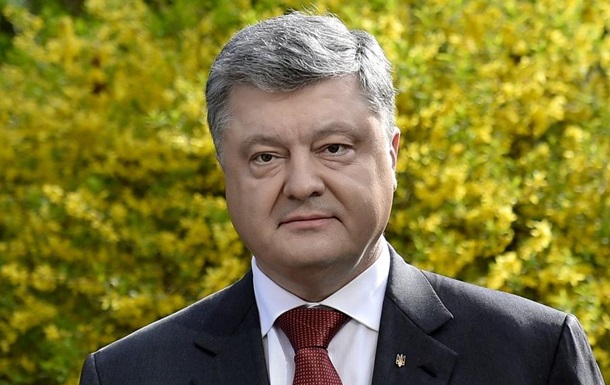 Порошенко привітав українців з Трійцею