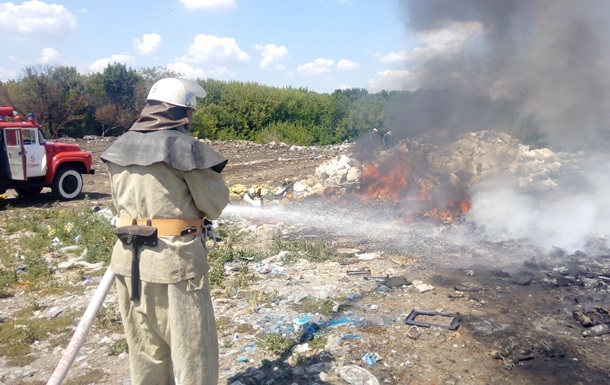 В Днепропетровской области потушили пожар на свалке