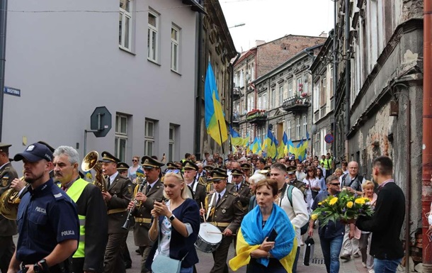 Українську ходу в Польщі зустріли антибандерівським пікетом