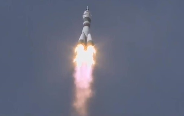 Росія запустила ракету Союз з екіпажем для МКС