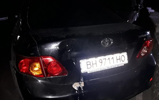 В Одесі машина без водія збила відпочиваючих - ЗМІ