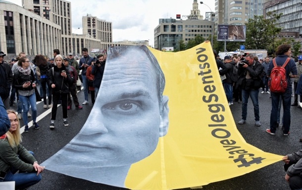 На митинге оппозиции в Москве поддержали Сенцова