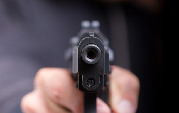 В Мариуполе мужчина устроил стрельбу на детской площадке