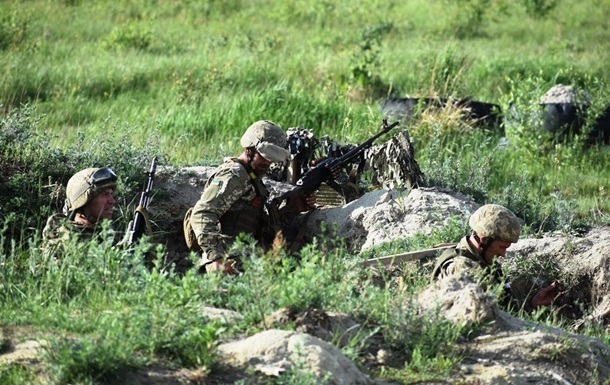 Доба в ООС: 27 обстрілів, троє поранених