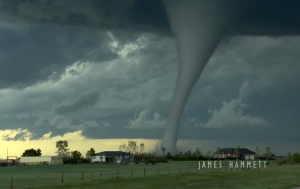 Потужний торнадо в США показали в надчіткому відео