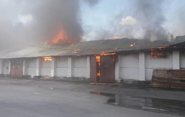 В Жмеринке горит элеватор