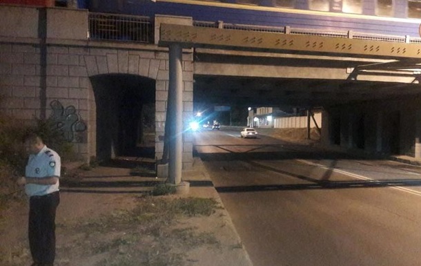 В Одесі жінка стрибнула із залізничного моста