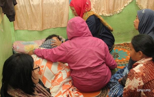 В Индонезии ищут 128 человек с затонувшего парома