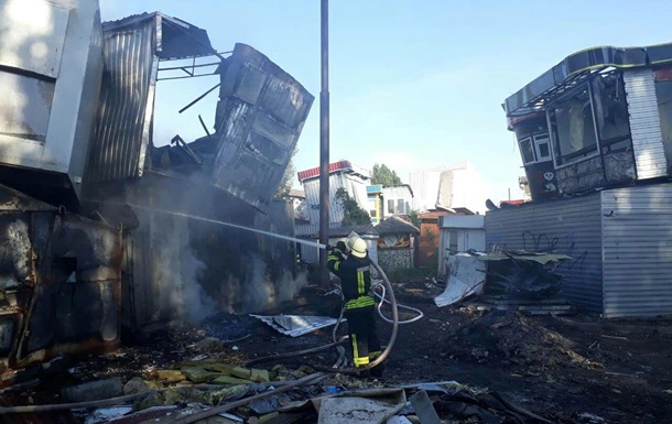 В Киеве сгорело несколько киосков