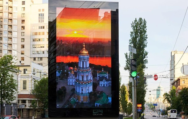 На бульваре Шевченко в Киеве появились цифровые видеопанели