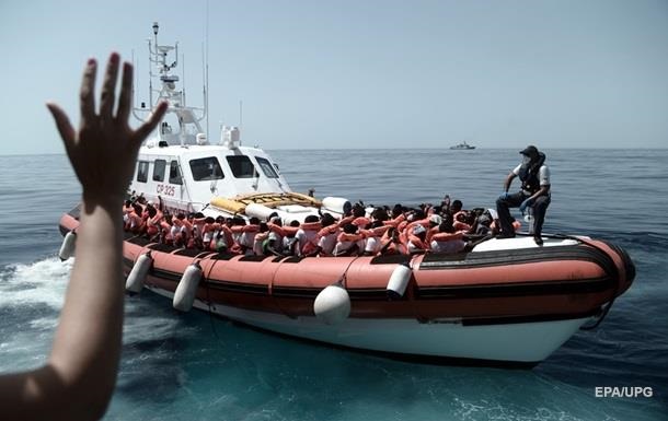 Біля узбережжя Іспанії врятували сотні мігрантів