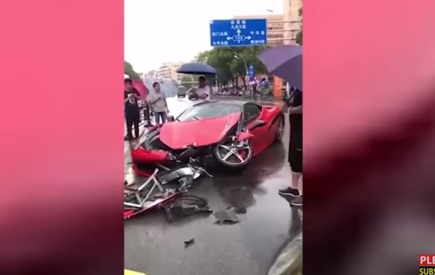 Китаянка за пару минут разбила прокатный Ferrari