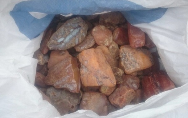 В Ровенской области СБУ изъяла более 50 кг янтаря