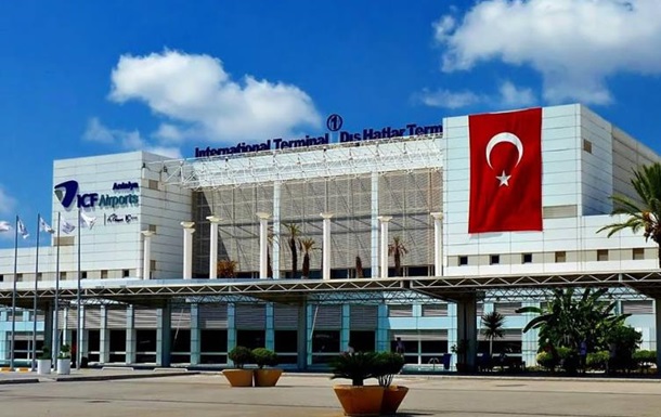 У турецькому аеропорту застрягли 250 українців