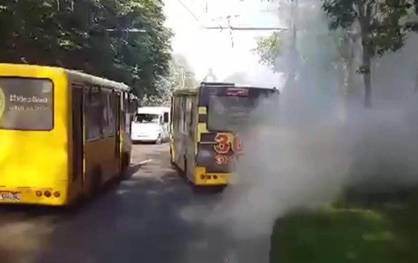 В Ровно на ходу загорелась маршрутка с пассажирами 