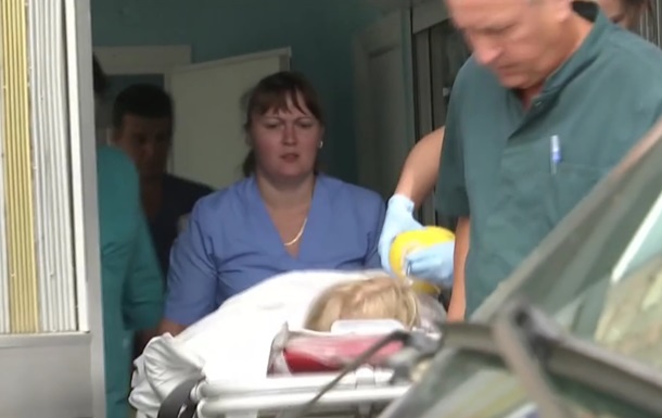 Отруєння в таборі на Київщині: дівчинка тиждень перебуває в комі