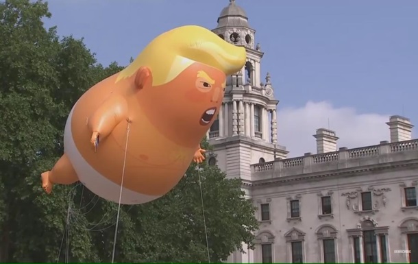 В Лондоне запустили надувной шар  малыш Трамп 