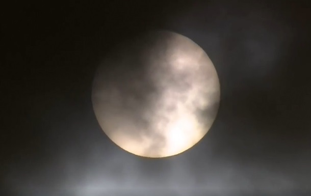 Сонячне затемнення в п ятницю 13-го зняли на відео
