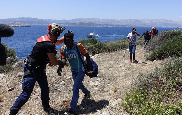 Береговая охрана Турции спасла десятки беженцев